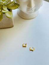 Load image into Gallery viewer, Square Hoop Earrings
